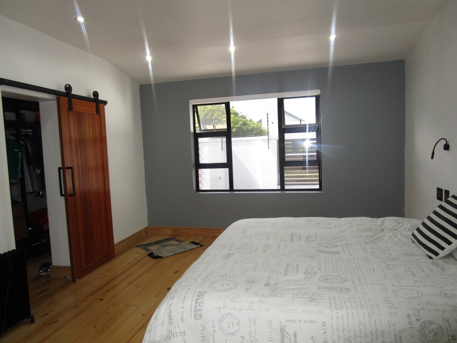 5 Bedroom Property for Sale in Lansdowne Western Cape